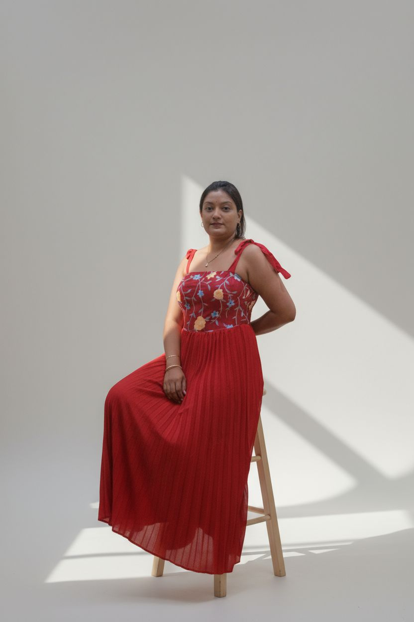 Long dress with pleats( Small cut)